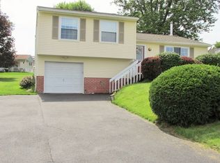 204 Farmbrook Dr, Greensburg, PA 15601