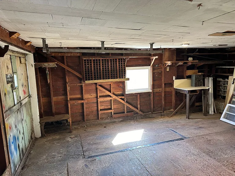 1560 Robert St — Photo 34