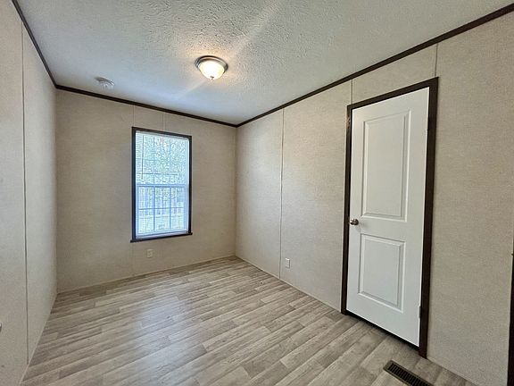 4th image of 26 Williamson St