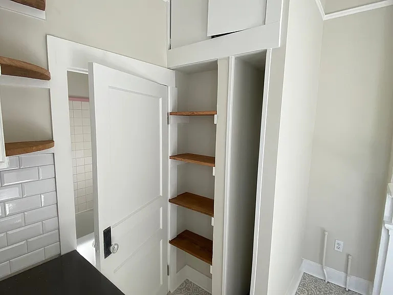 1008 3rd St #3 — Photo 6