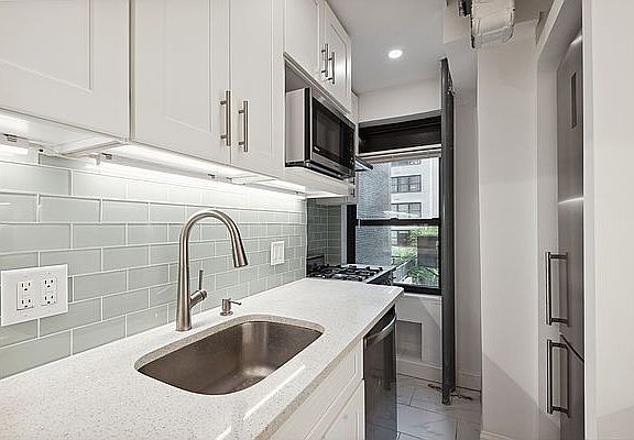 3rd image of 227 E 57th St APT 3B