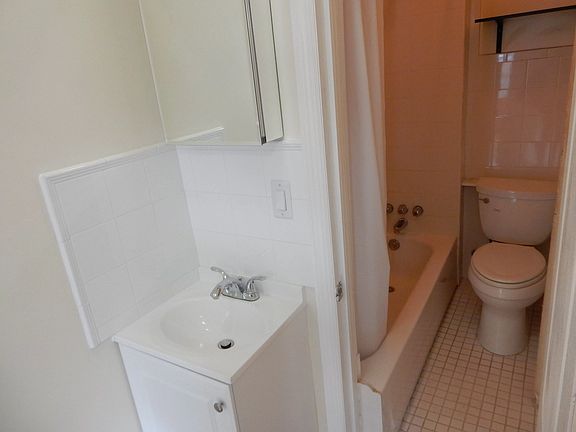 5th image of 135 Grand St #B1