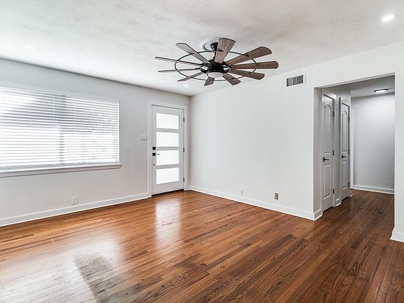 2nd image of 1909 Jones Cir