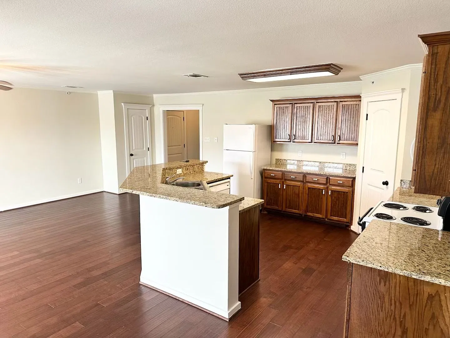 2 Bedroom 1 Bath - End Unit Apartment (40% 1st Month Rent BAC) — Photo 1