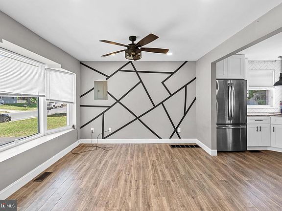 3rd image of 303 Columbine Ave