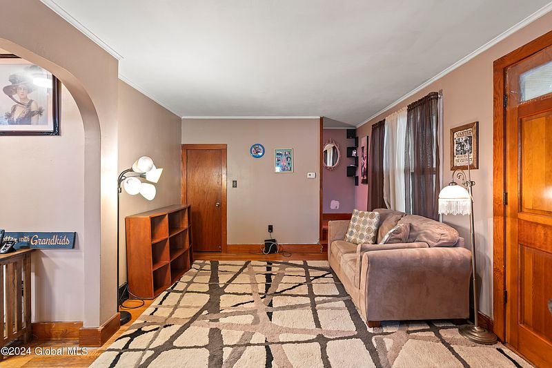 5th image of 62 Pershing Drive