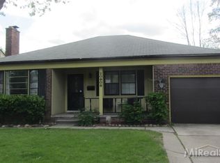 20908 Hawthorne St, Harper Woods, MI 48225