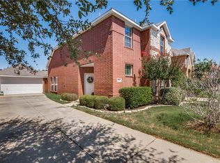 202 Colonial Ln, Euless, TX 76040