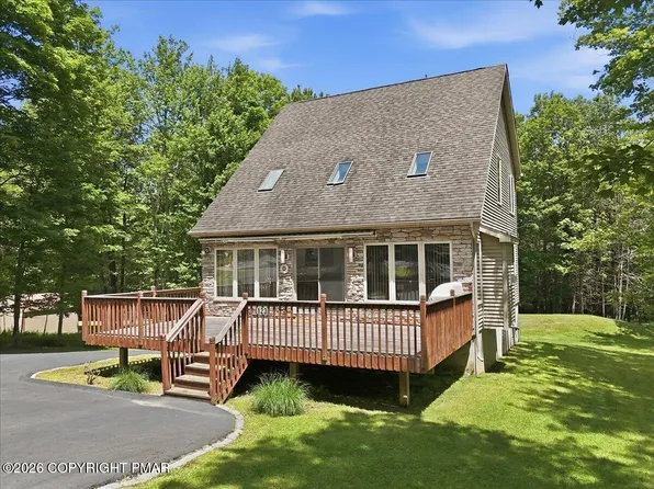 123 Wallenpaupack Dr, Greentown, PA 18426