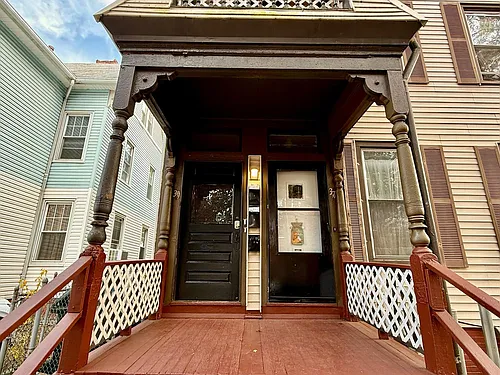 37 Hotchkiss St Photo 1
