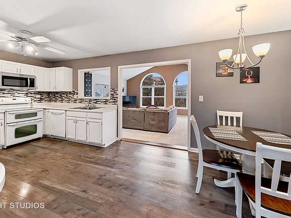 3rd image of 1104 Parker Dr