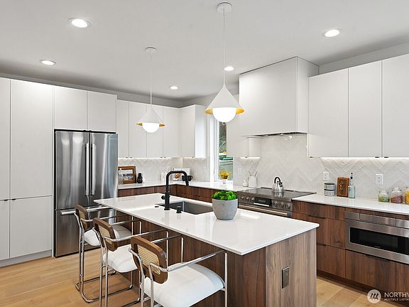 4th image of 3218 47th Avenue SW