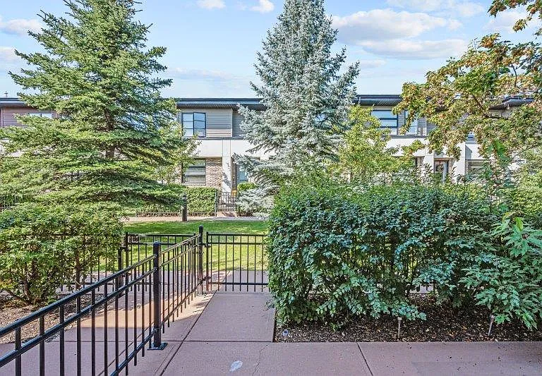 172 Aspen Hills Close SW — Photo 3