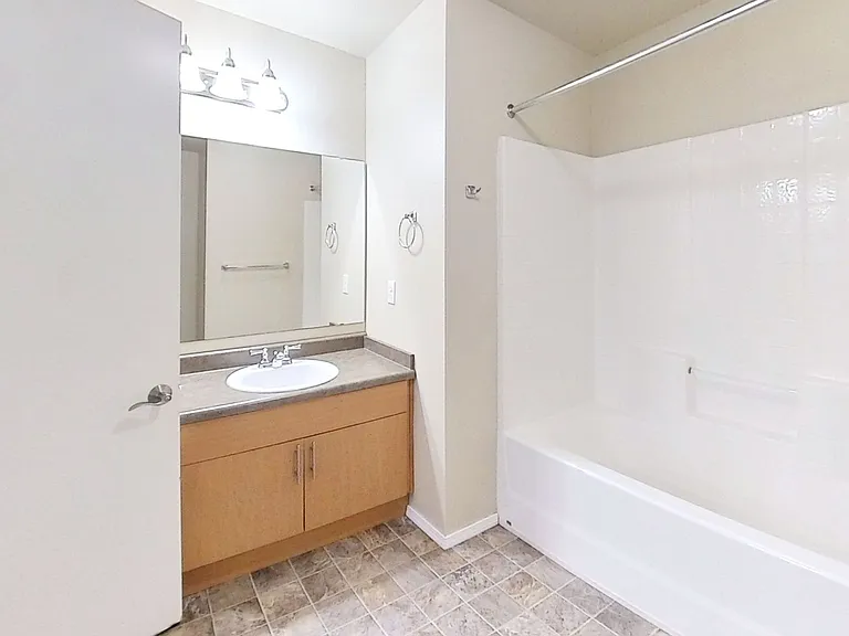 1029 22nd St — Photo 28