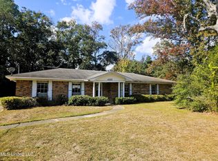 4325 Robinway Dr, Moss Point, MS 39563