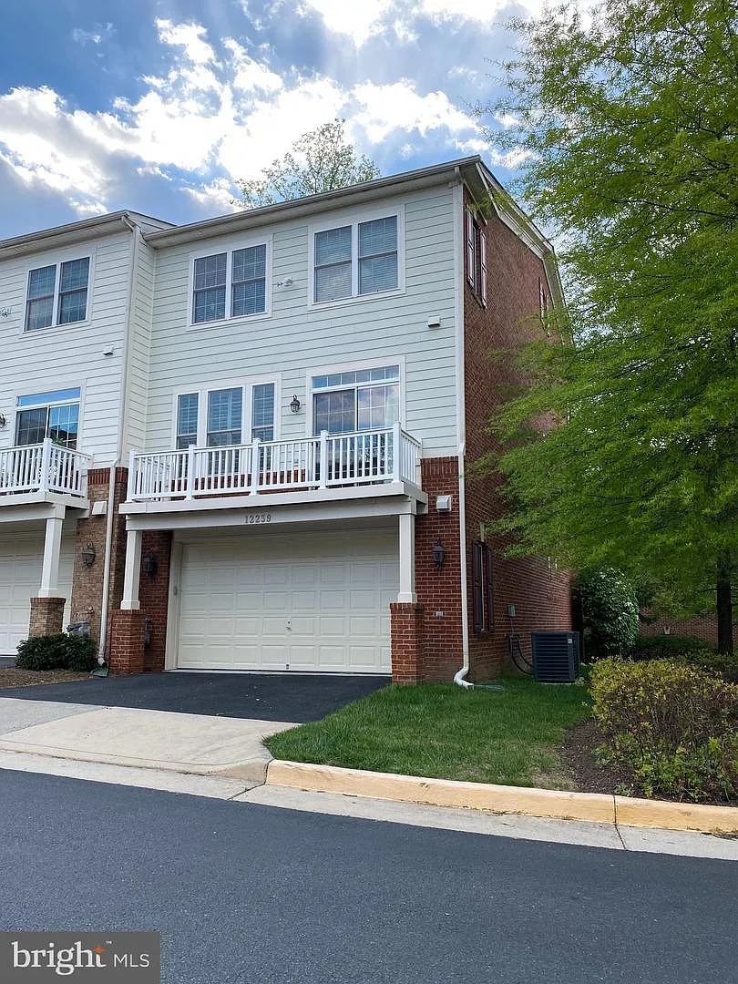 3 bed, 3.5 bath, $3,600 — Photo 2