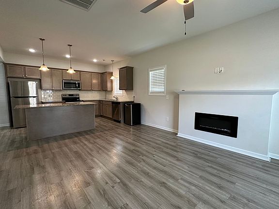 3rd image of 158 Ledgebrook Ln