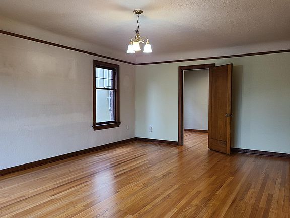 4th image of 2338 Franklin Ave E #4