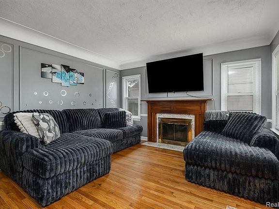 5th image of 15584 Semrau Ave