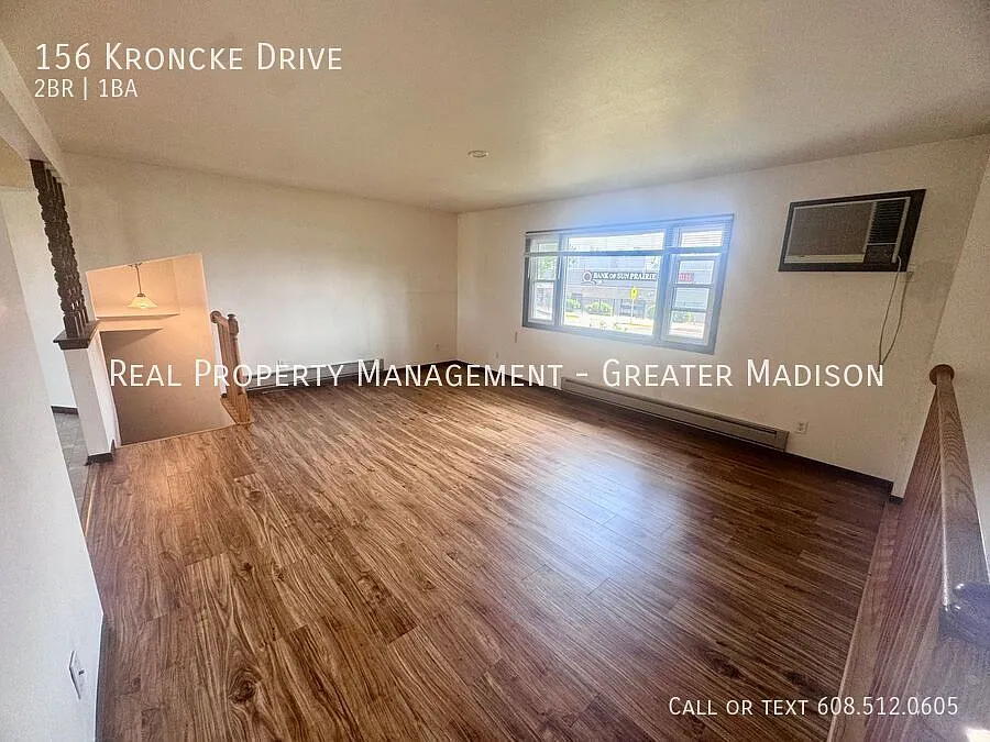 Spacious 2-Bedroom + Den Upper Duplex Available Now! — Photo 2