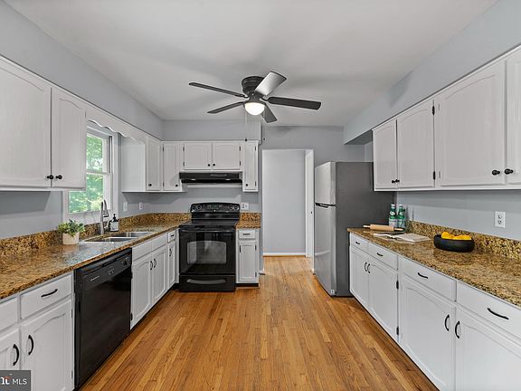 3rd image of 23295 Lakeview Dr