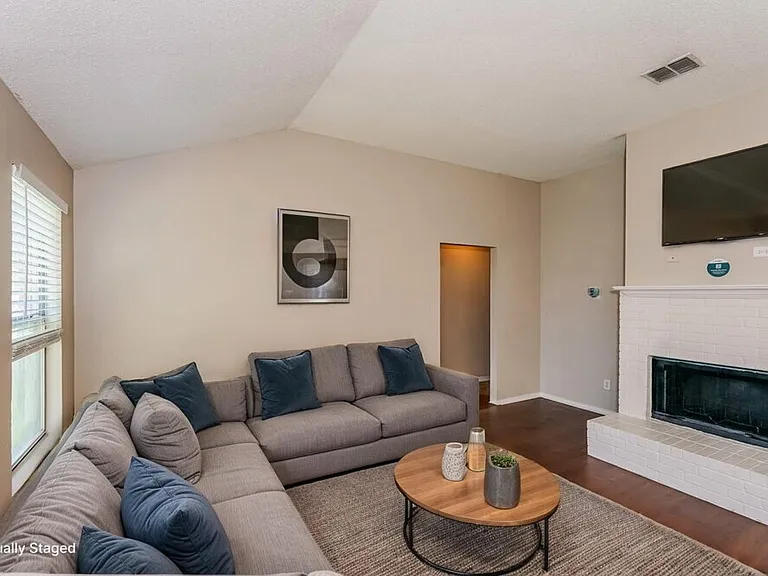 317 Taylor St — Photo 3
