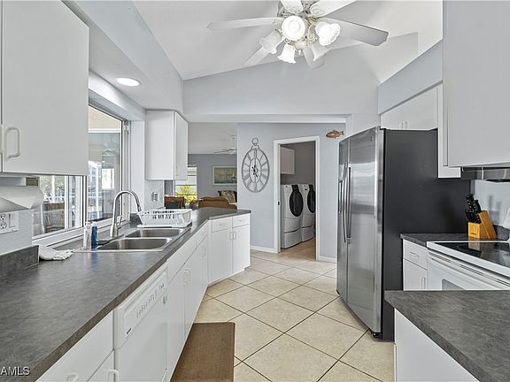 4th image of 1157 SE 13th St