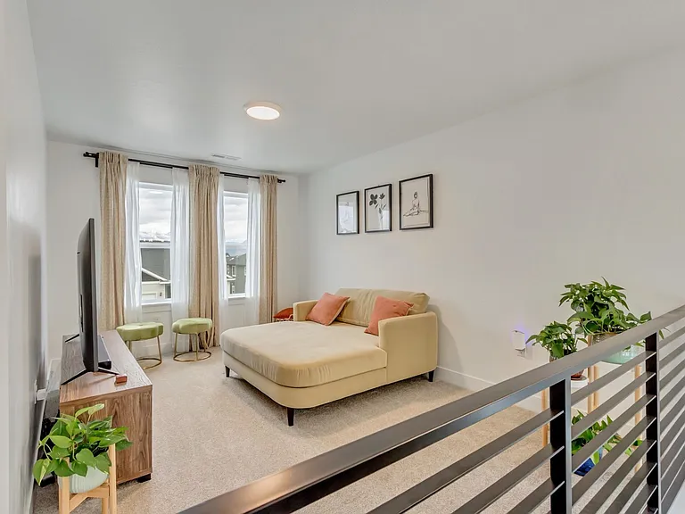 1457 W Russo Dr — Photo 6
