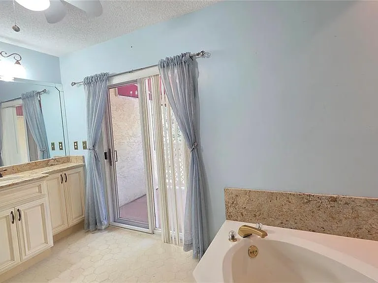 6101 34th St W #27C — Photo 10