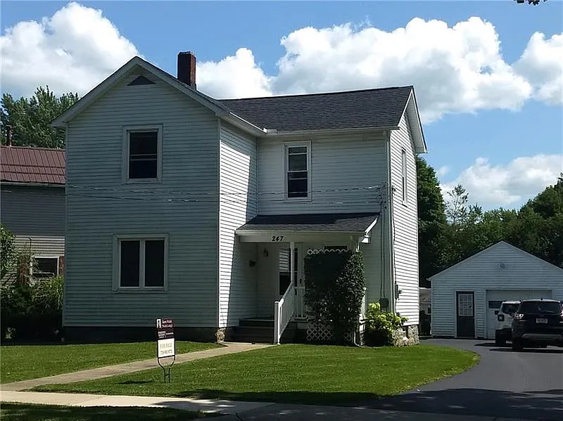 247 East Ave photo 1