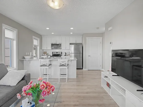 1203 163rd St SW #2, Edmonton, AB T6W 3X1