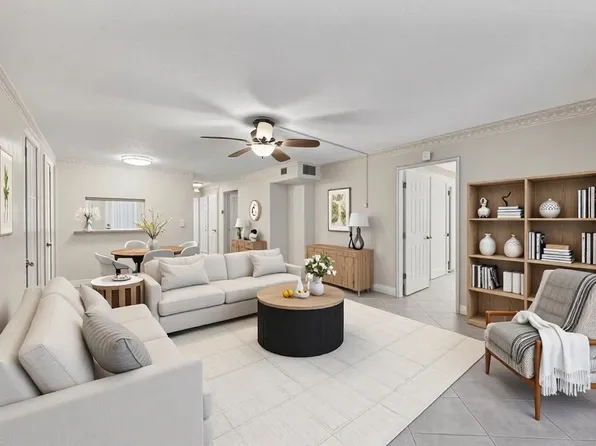 400 SE 10th Street #205, Deerfield Beach, FL 33441