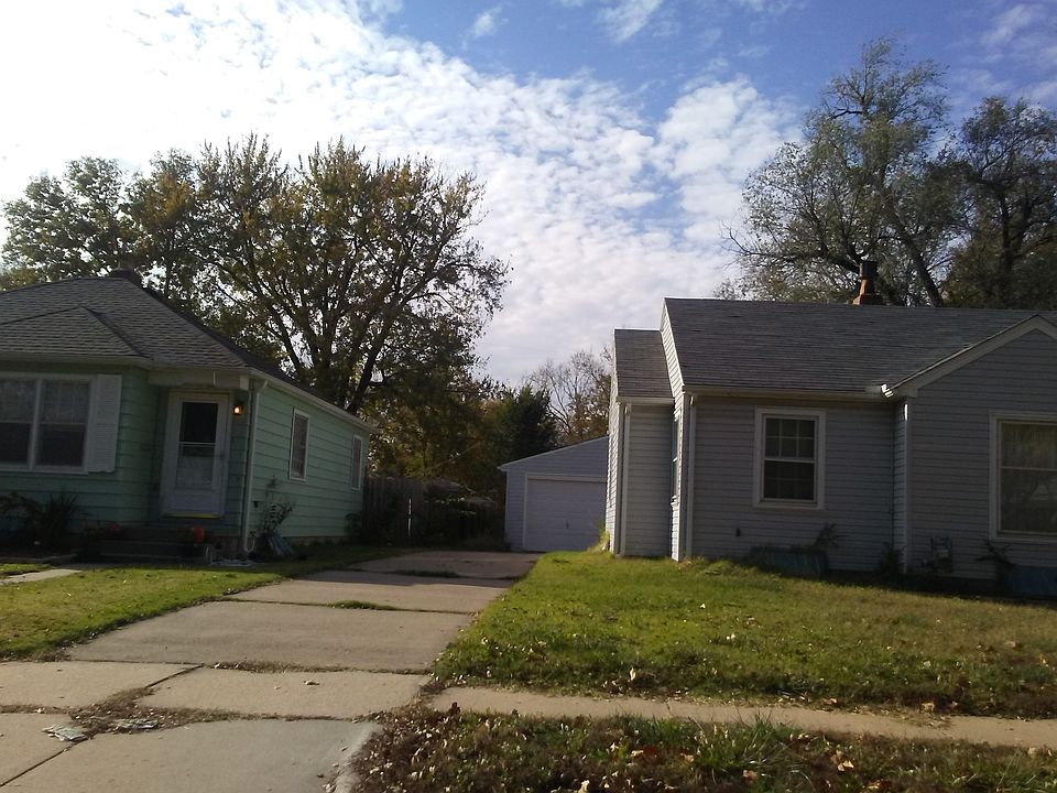 2nd image of 860 Merrill St