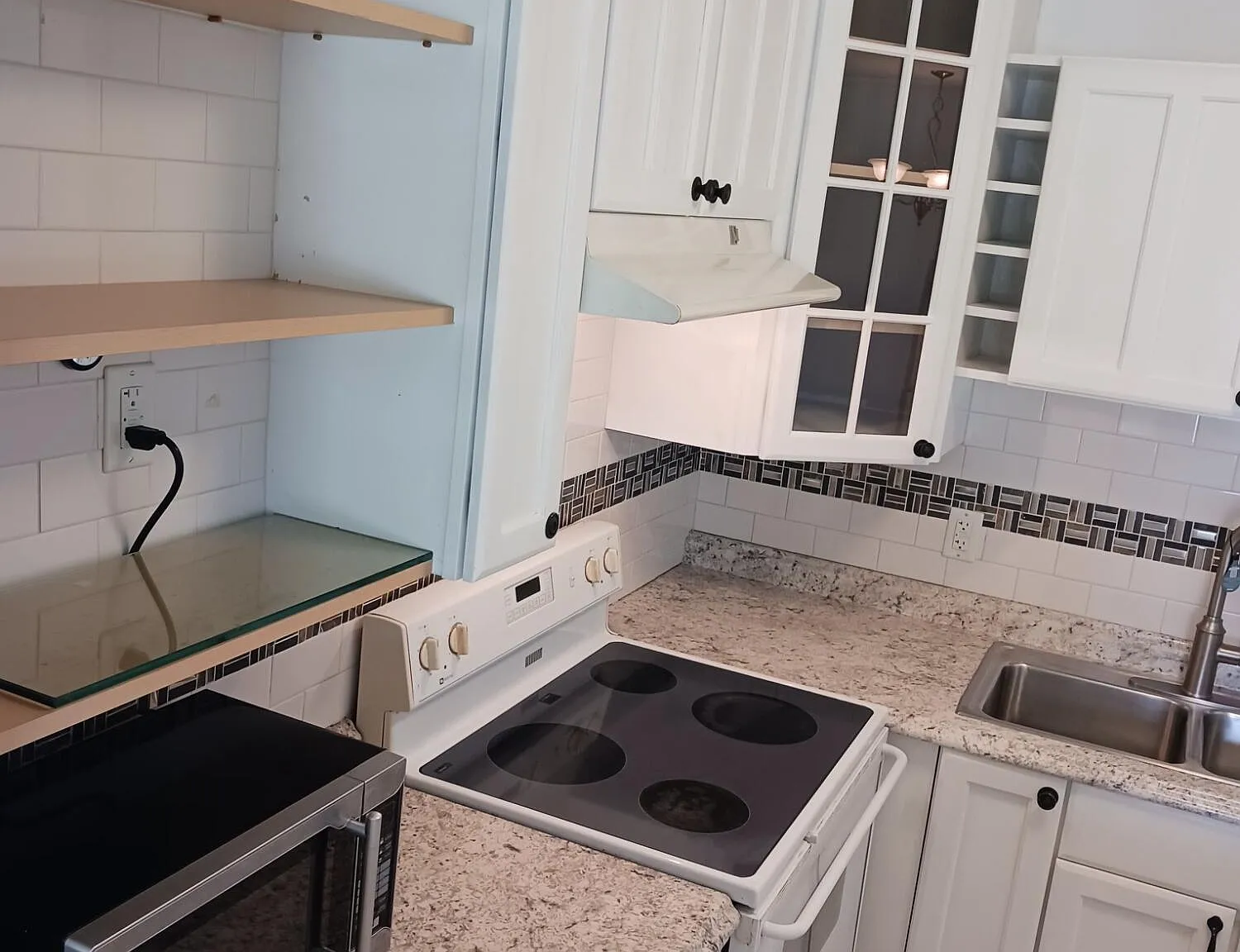 1 bed, 1.5 bath, 700 sqft, $1,600 — Photo 2