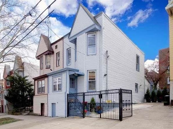 5 houses for sale in Short Hills, NJ, for a quick commute to the city