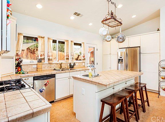 Kitchen island eating area