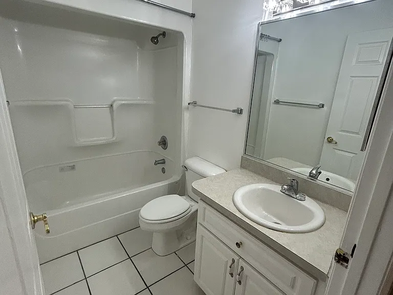 Picture of the hall bathroom