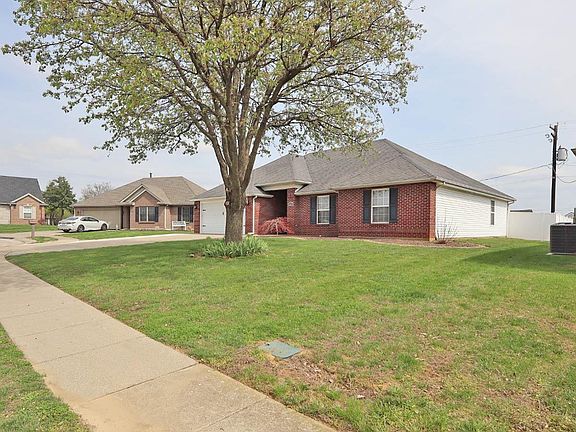 3rd image of 1121 Breezeport Ct