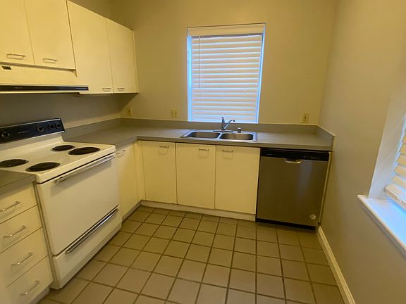 2nd image of 913 Geyer Ave #A