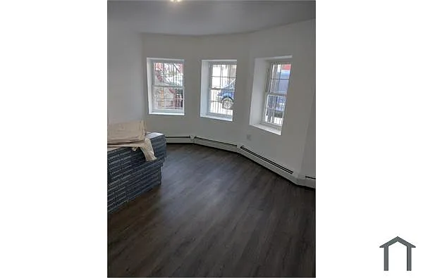 Building Photo - 23 Jones Pl #3