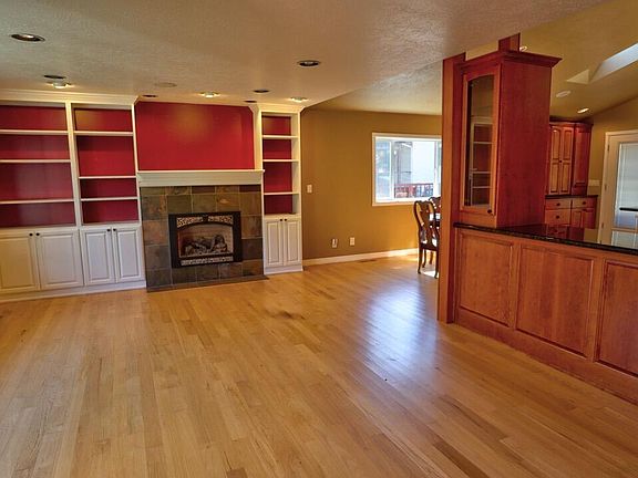4th image of 2021 NE Crestview Dr