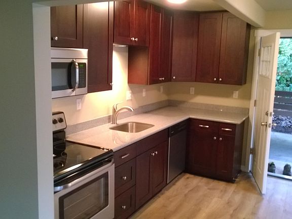 5th image of 270 NE Creek Way