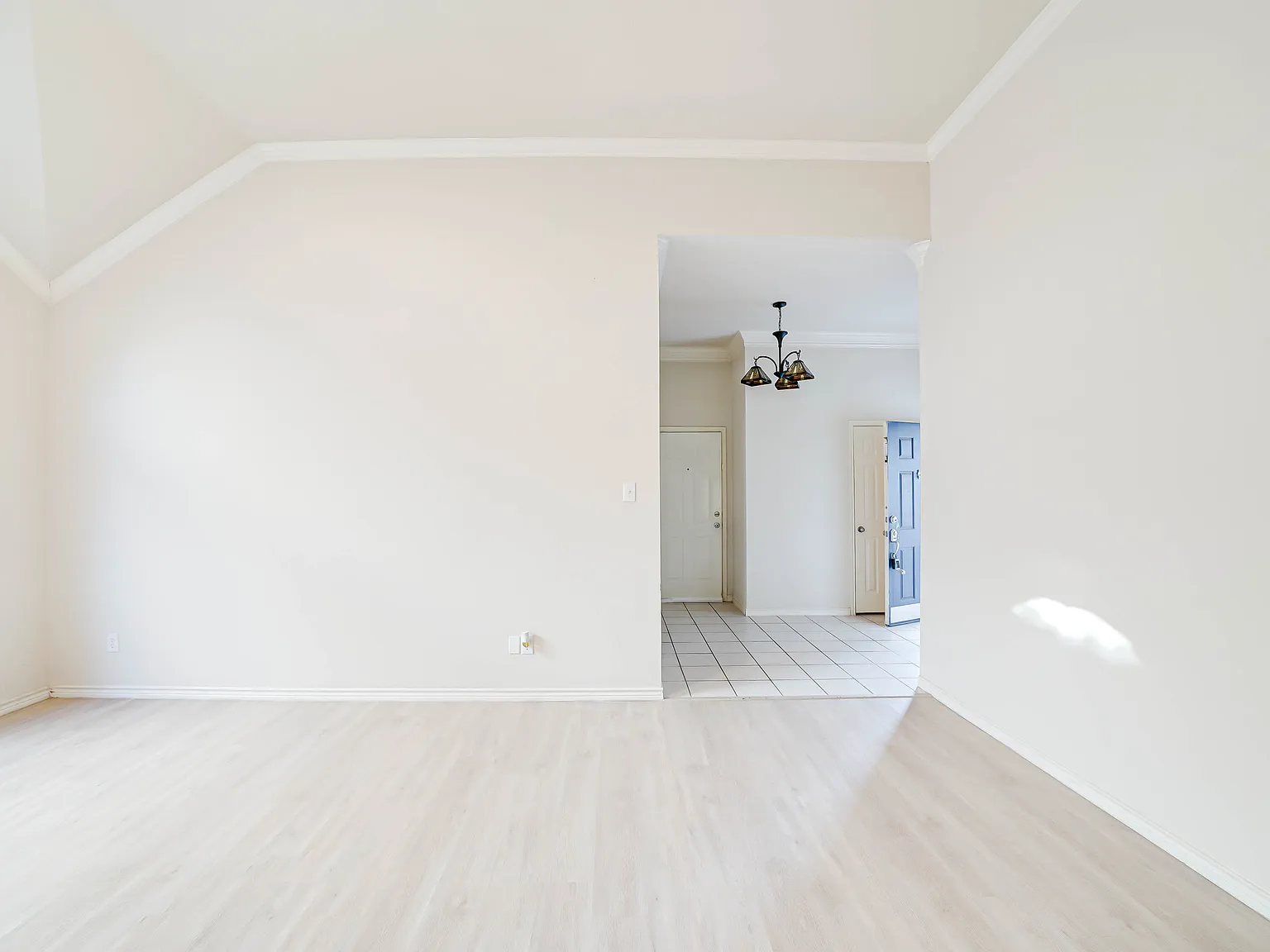 3 bed, 2262 sqft, $2,590 — Photo 3