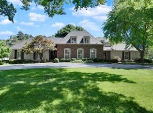 2209 Arno Rd, Mission Hills, KS 66208