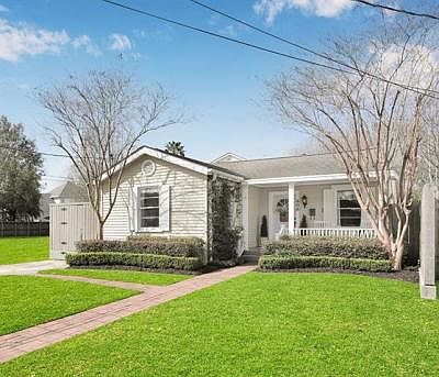 2nd image of 808 Atherton Dr
