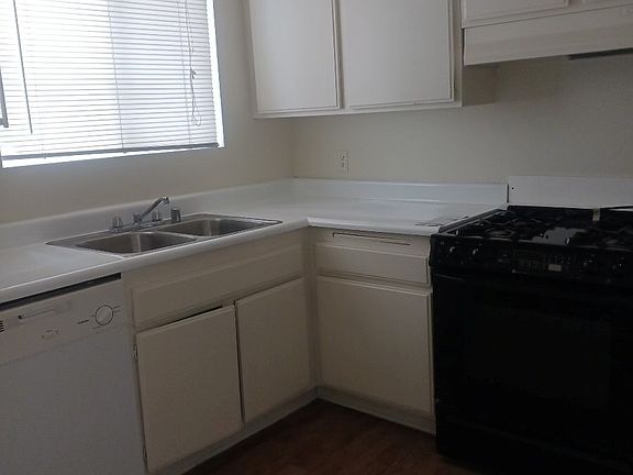 4th image of 7107 Kester Ave #113