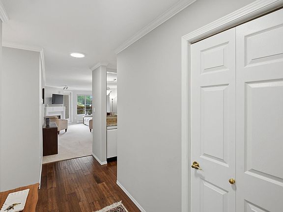 4th image of 1172 55th St #106