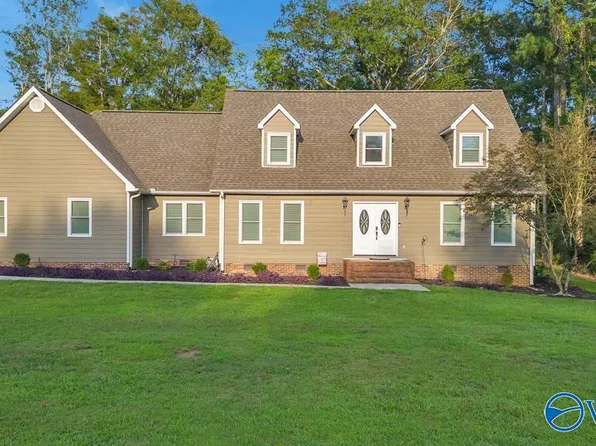 205 Willowchase Dr, Scottsboro, AL 35769