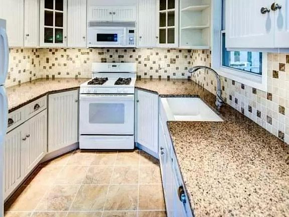 Kitchen connecting to sunroom