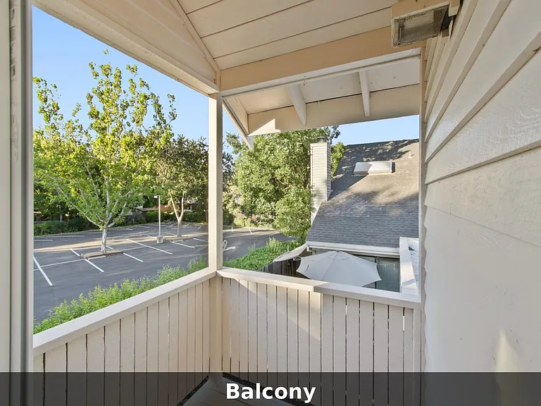 325 E 8th St #5 — Photo 34